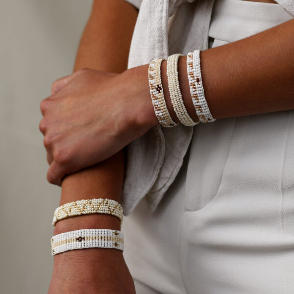 Suede beaded bracelet in pearl
