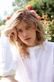 Woman wearing a white cotton shirt